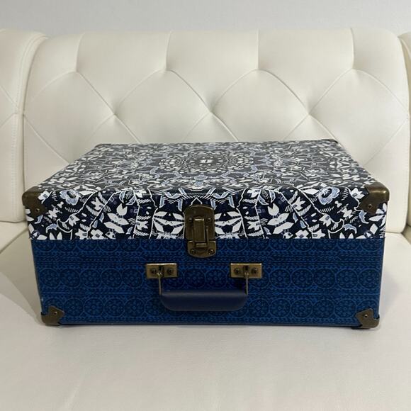 Crosley Radio Kaleidoscope Print Blue & White Record Player - Picture 12 of 12